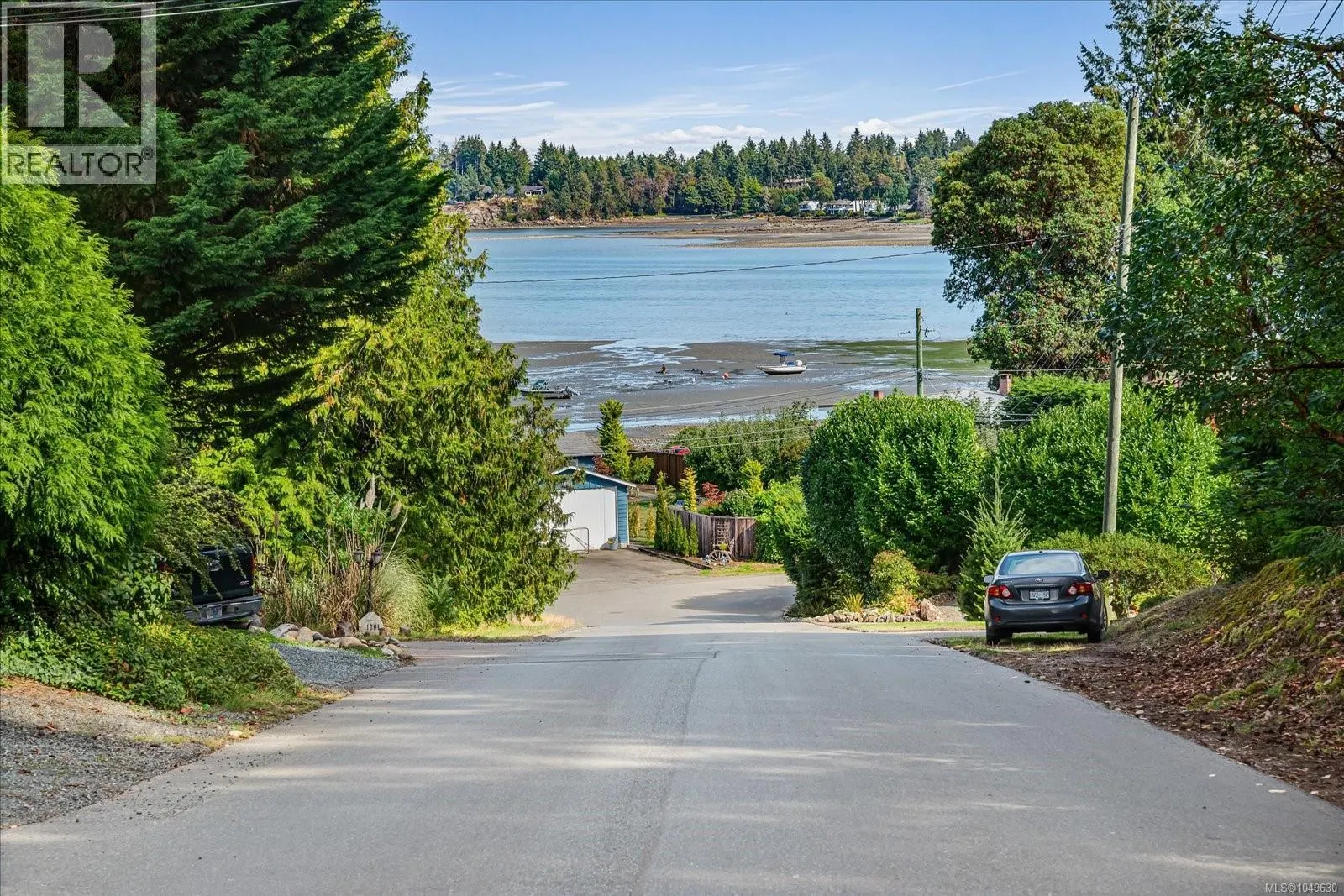 7 1247 Arbutus Rd