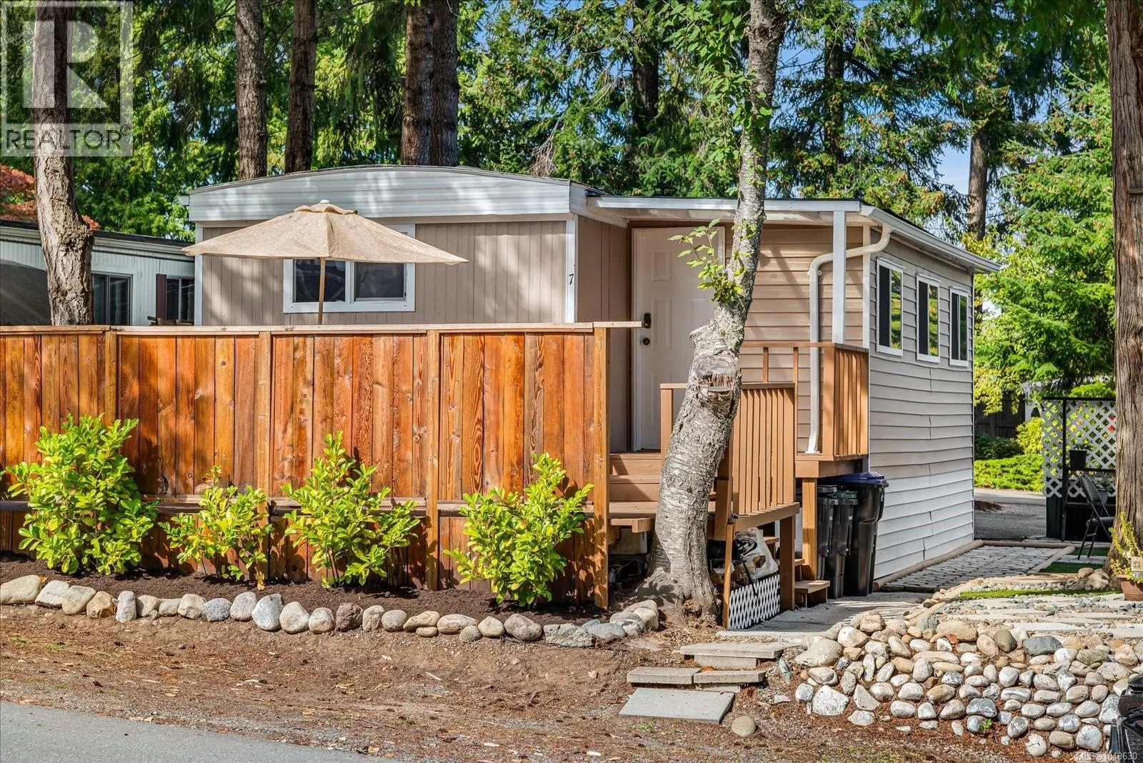 7 1247 Arbutus Rd