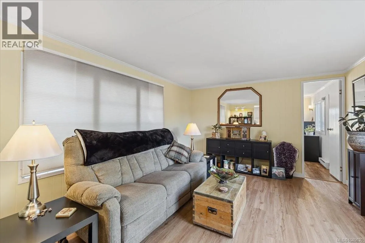 7 1247 Arbutus Rd