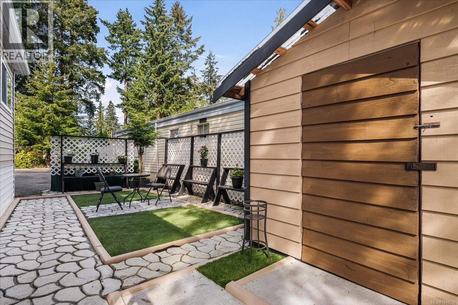 7 1247 Arbutus Rd
