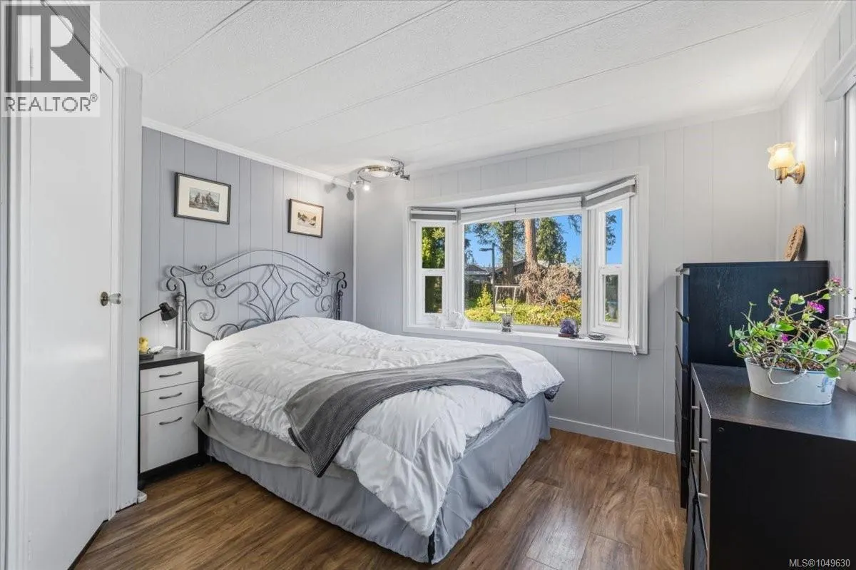 7 1247 Arbutus Rd