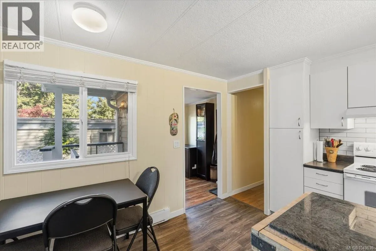 7 1247 Arbutus Rd
