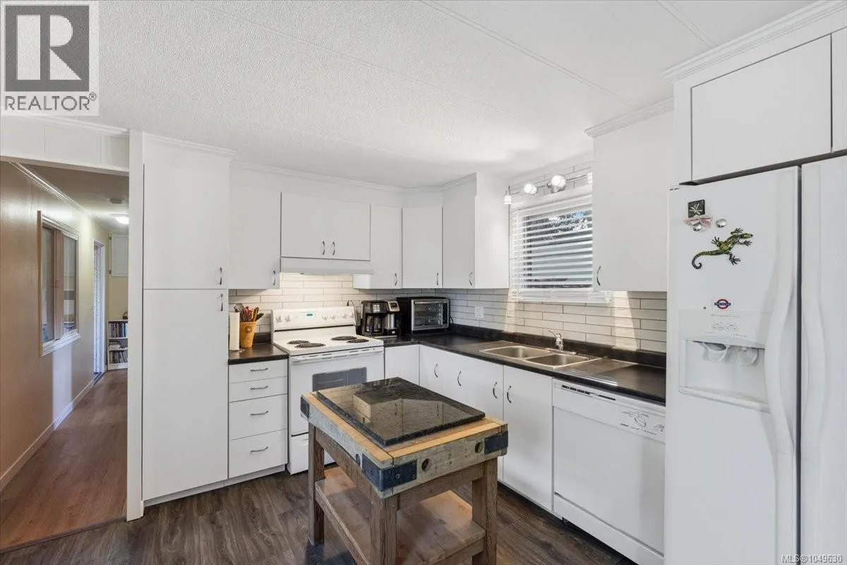 7 1247 Arbutus Rd