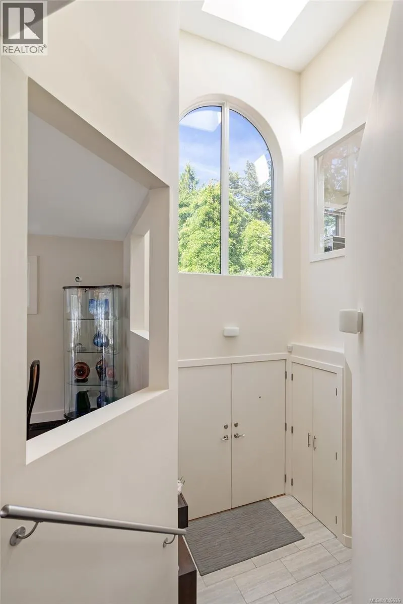 7090 Brentwood Dr