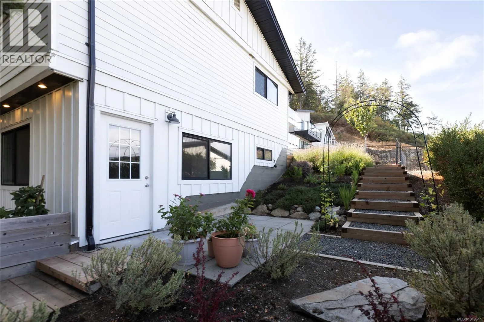 923 Walfred Rd