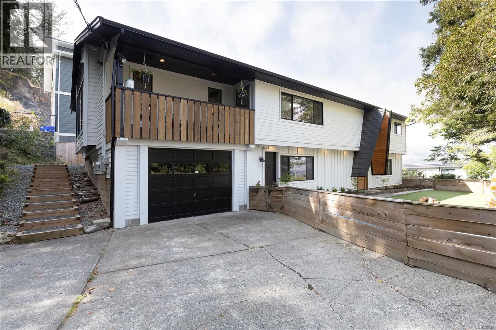 923 Walfred Rd