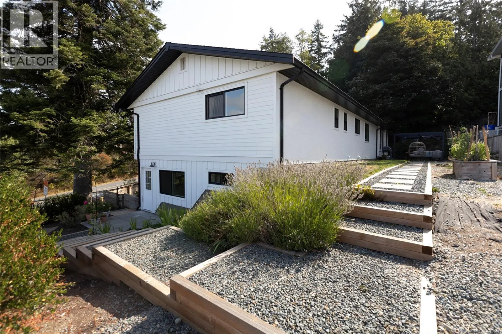 923 Walfred Rd