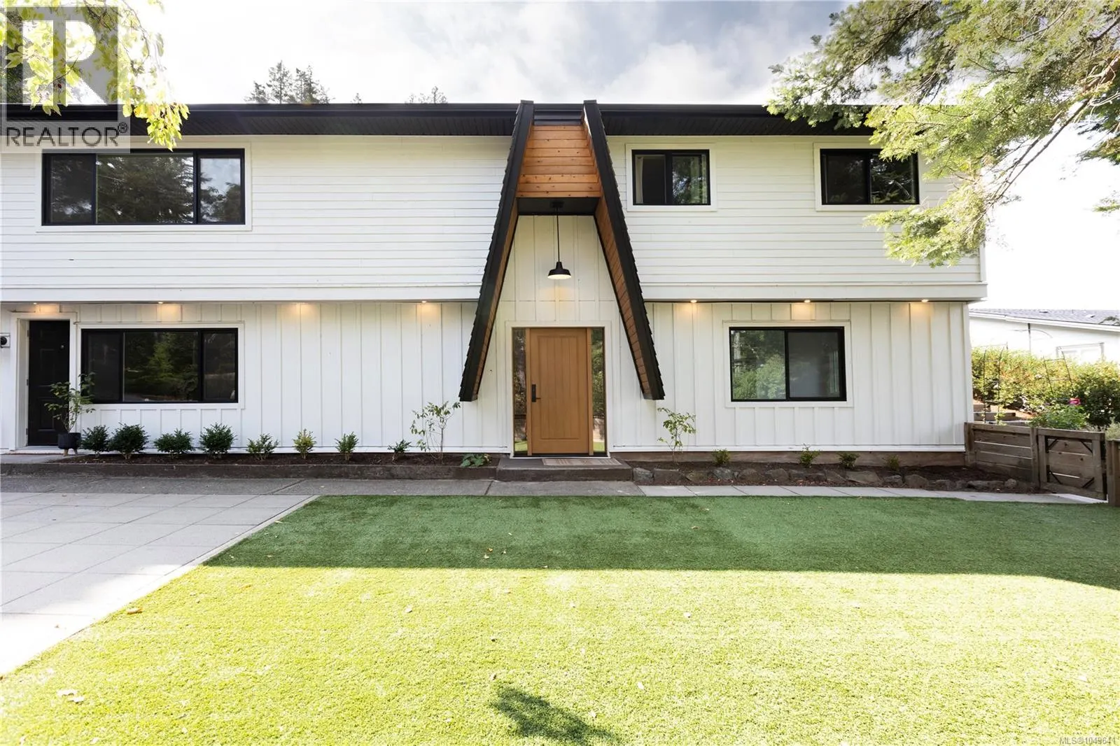 923 Walfred Rd