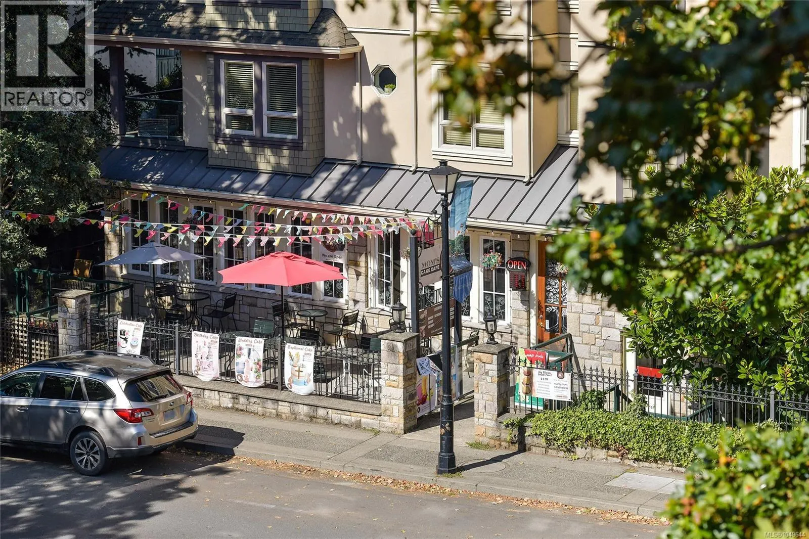 301 2095 Oak Bay Ave