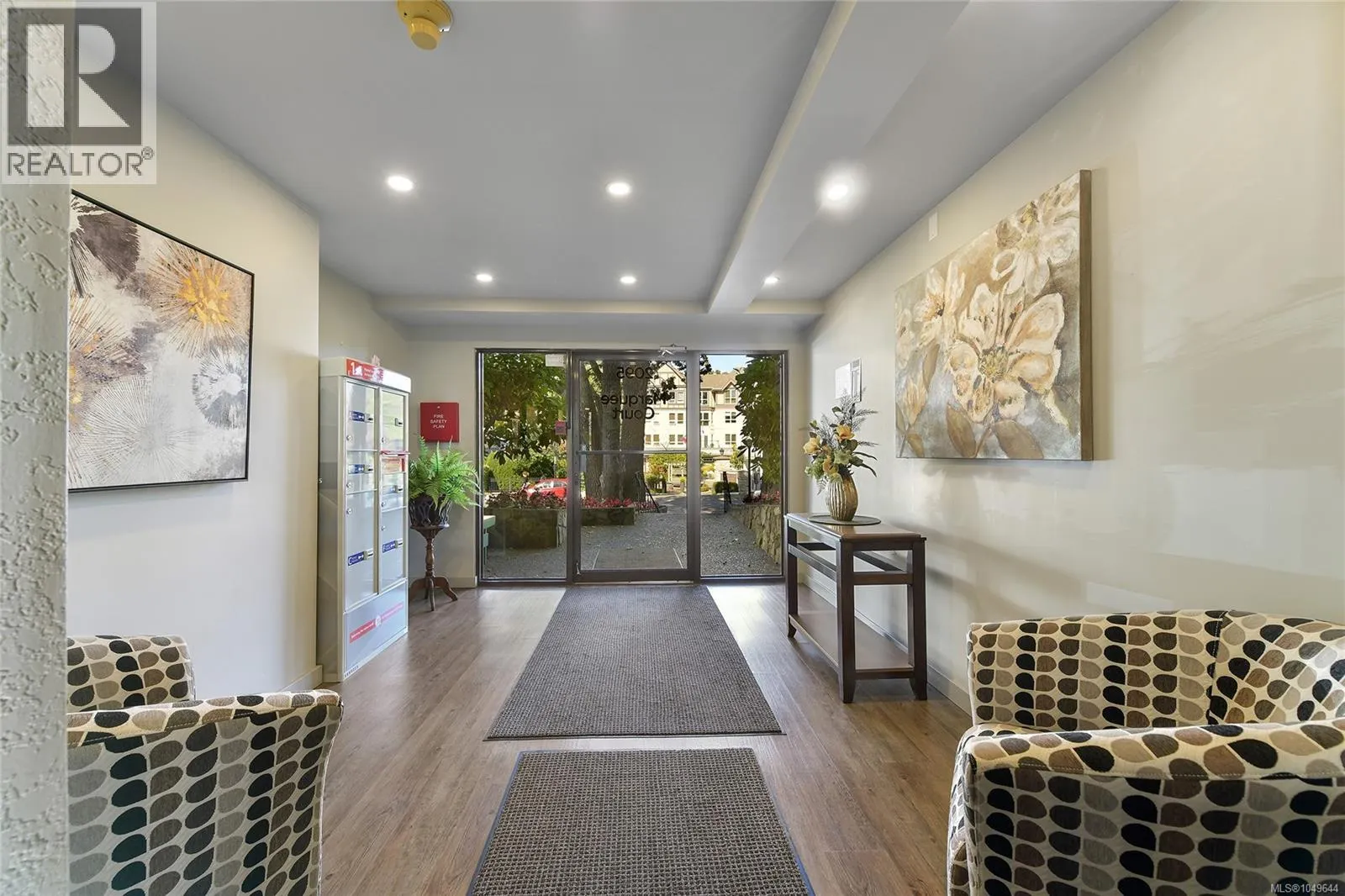 301 2095 Oak Bay Ave