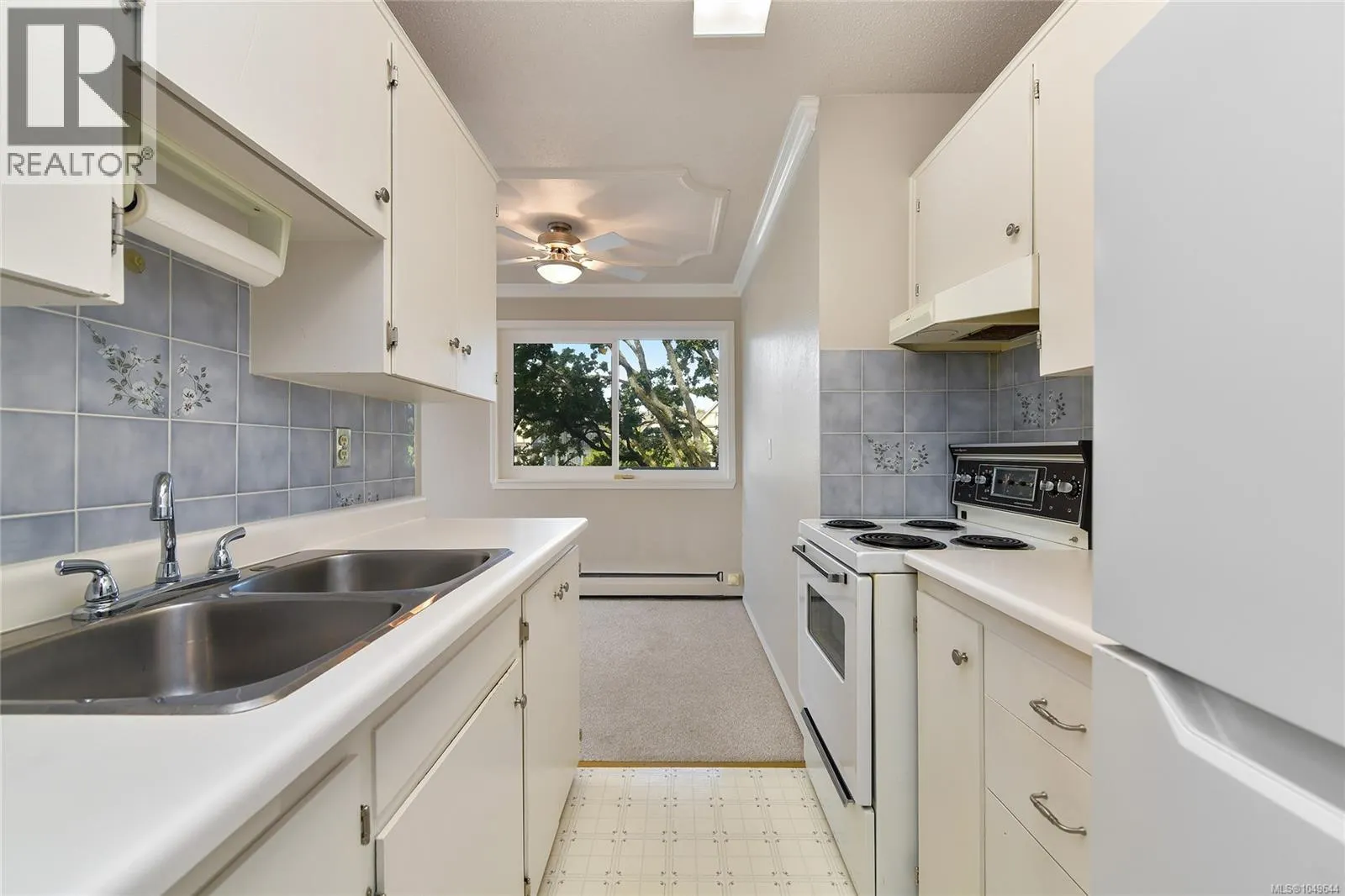 301 2095 Oak Bay Ave