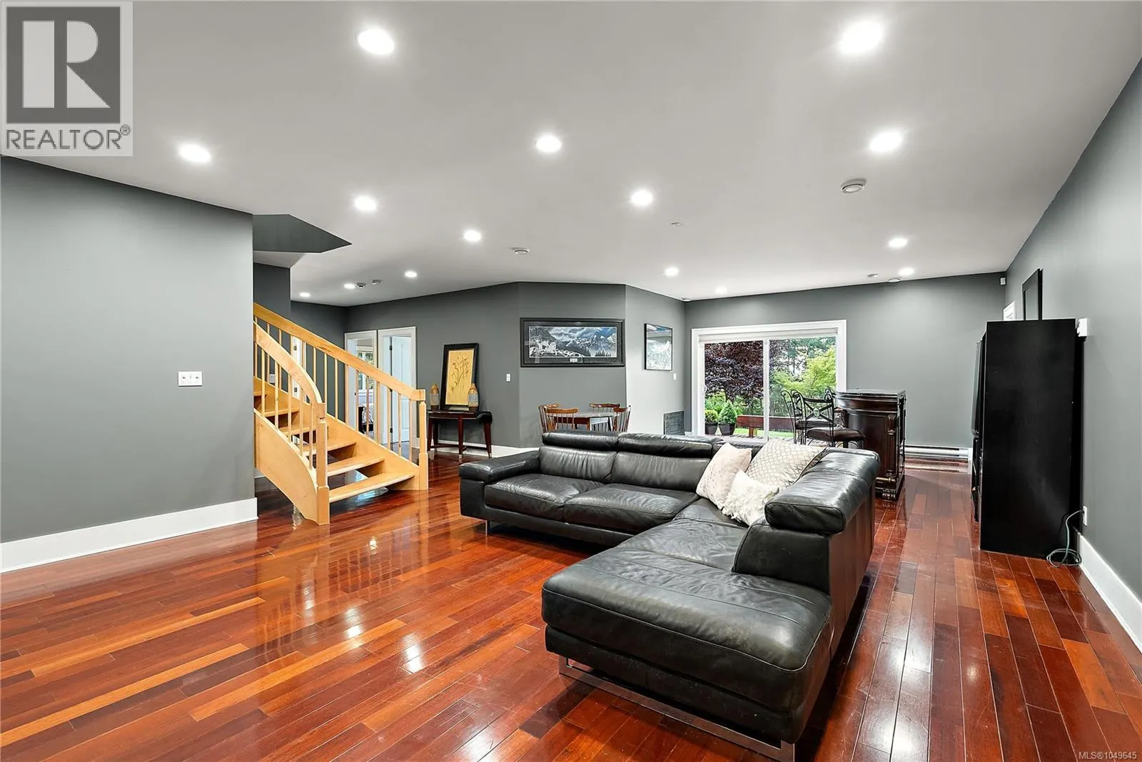1205 Hillgrove Rd