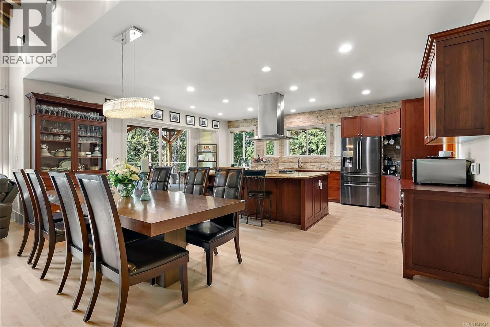 1205 Hillgrove Rd