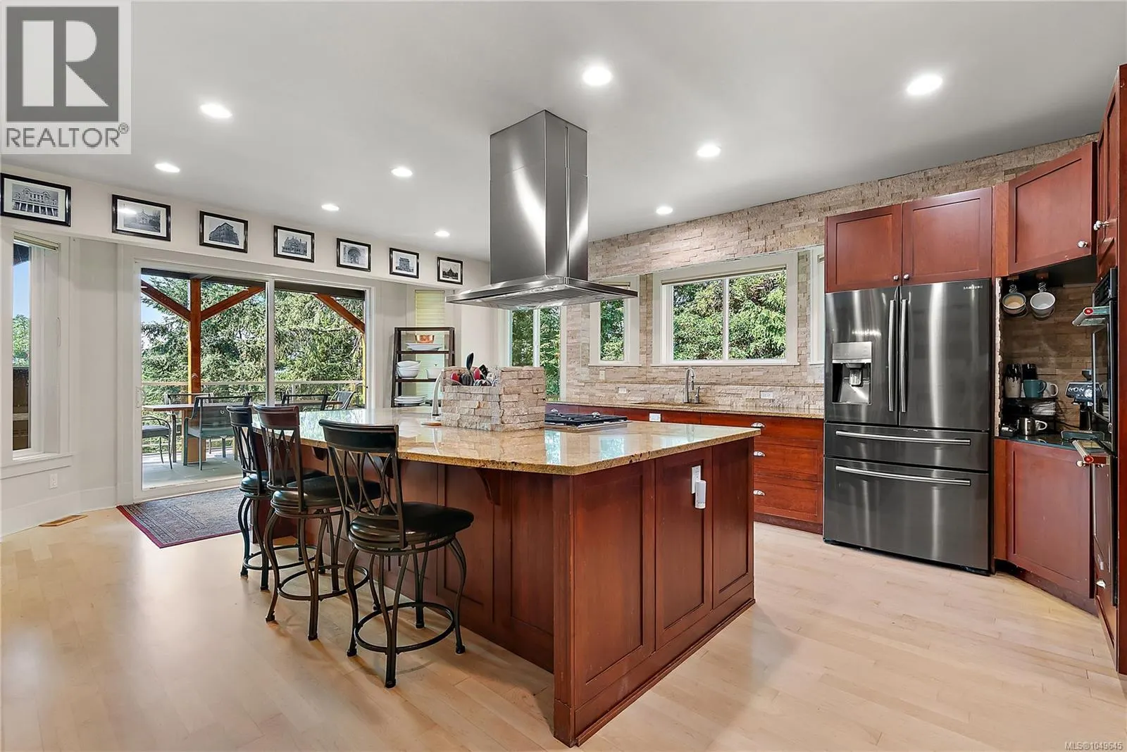 1205 Hillgrove Rd