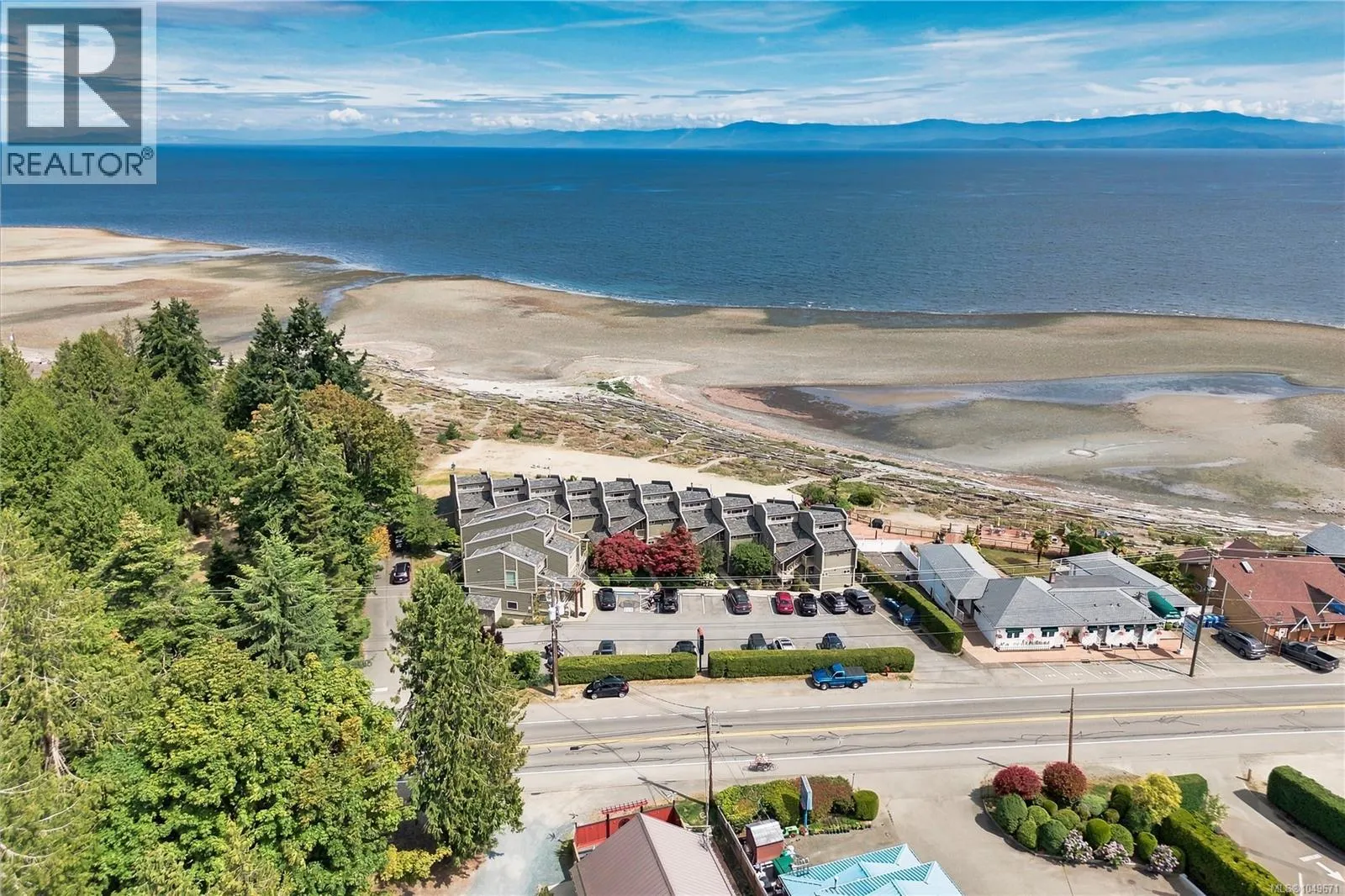 202 3295 Island Hwy W