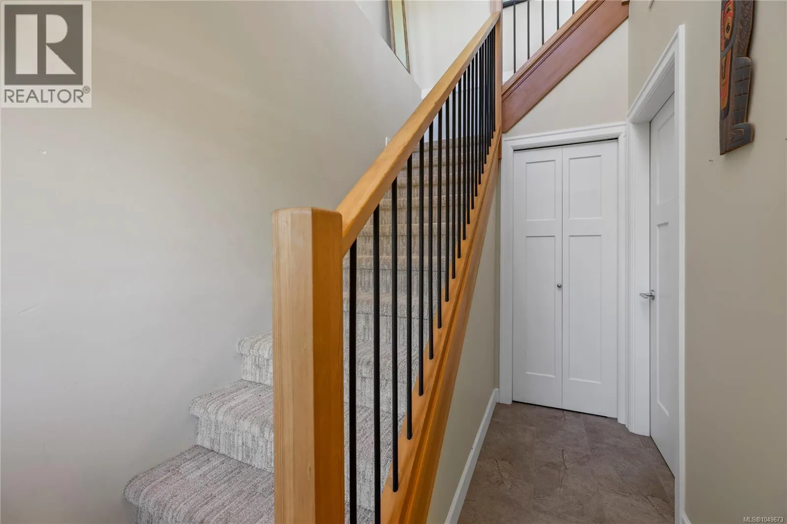 5702 Amsterdam Cres