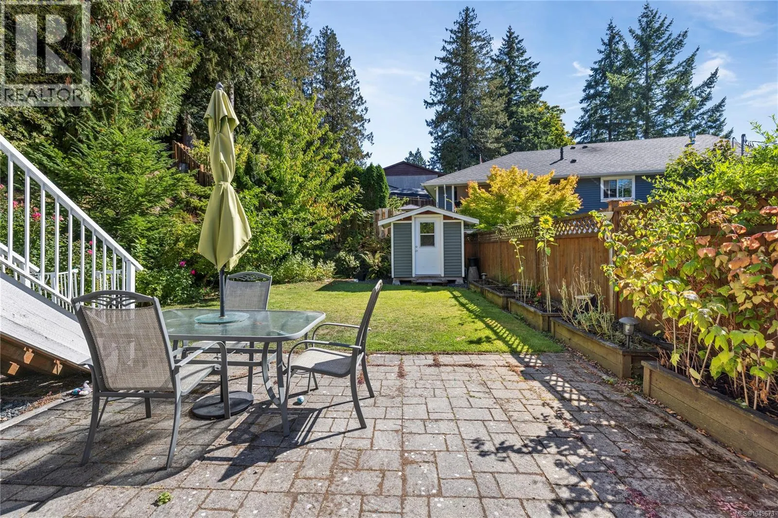5702 Amsterdam Cres