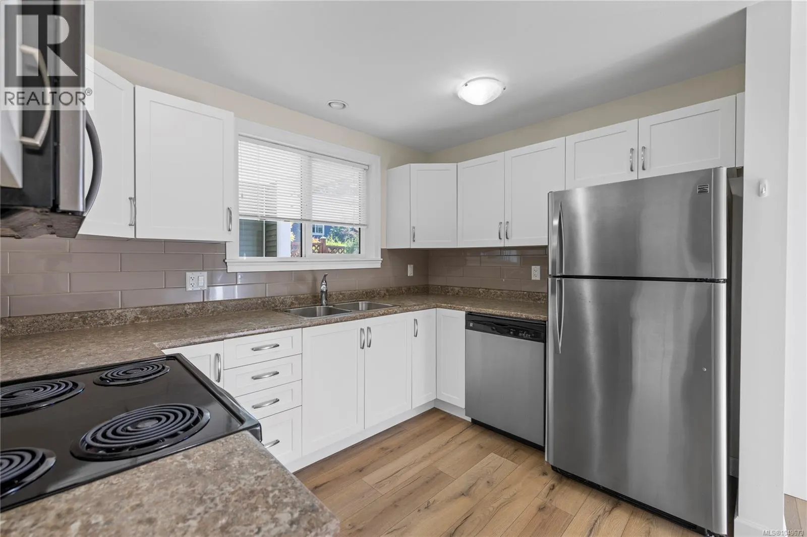 5702 Amsterdam Cres
