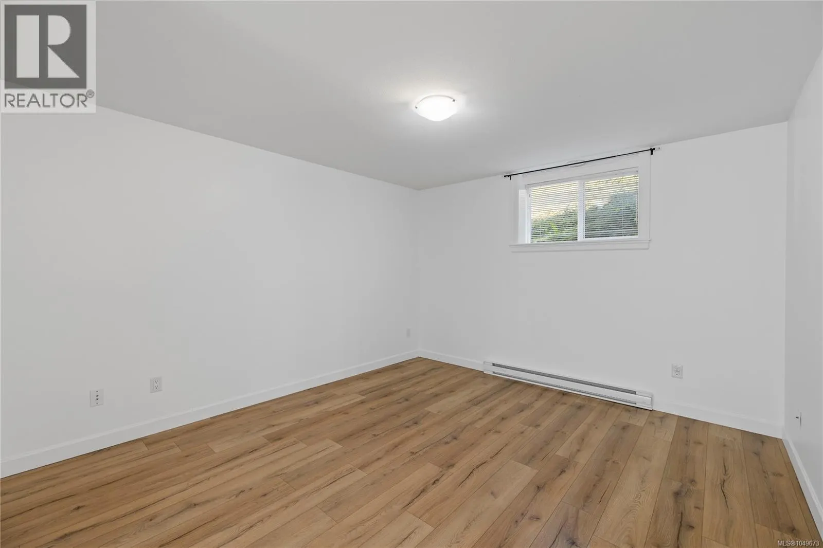 5702 Amsterdam Cres