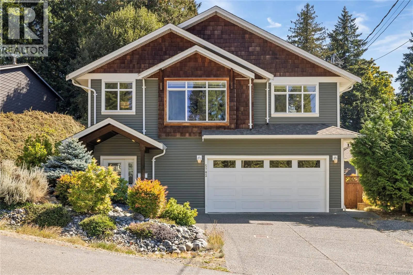 5702 Amsterdam Cres