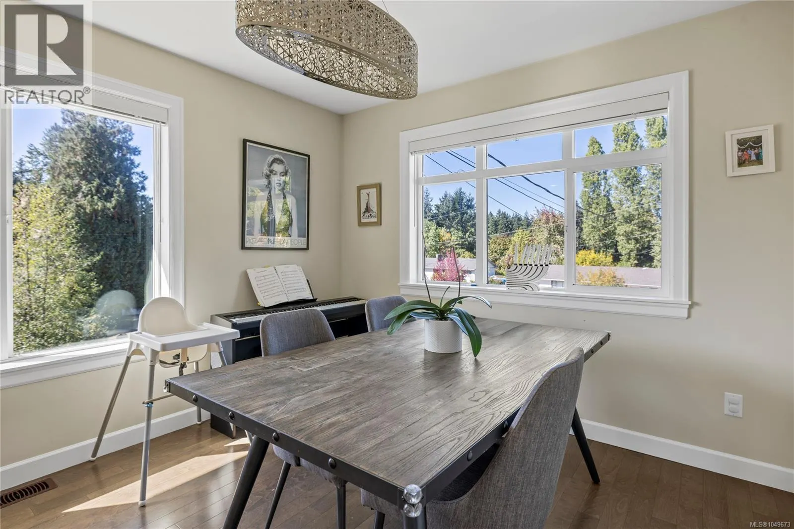 5702 Amsterdam Cres
