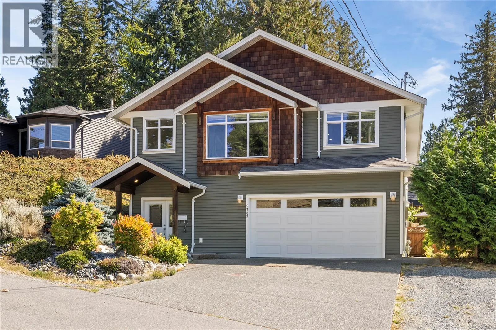 5702 Amsterdam Cres