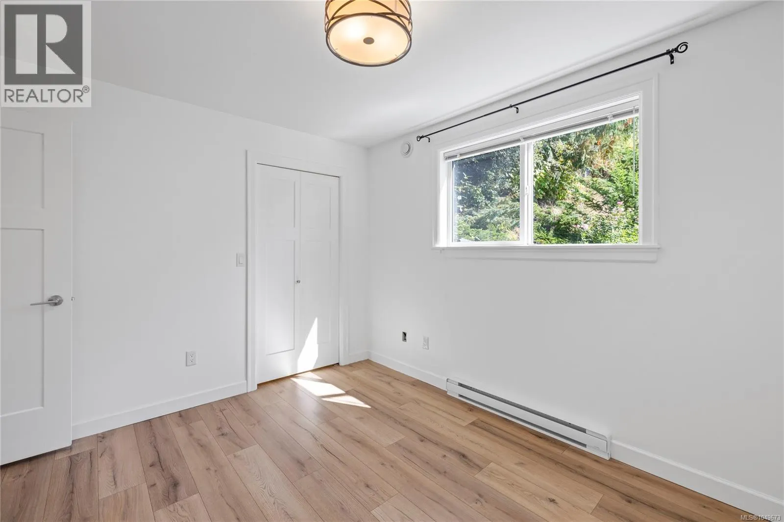 5702 Amsterdam Cres