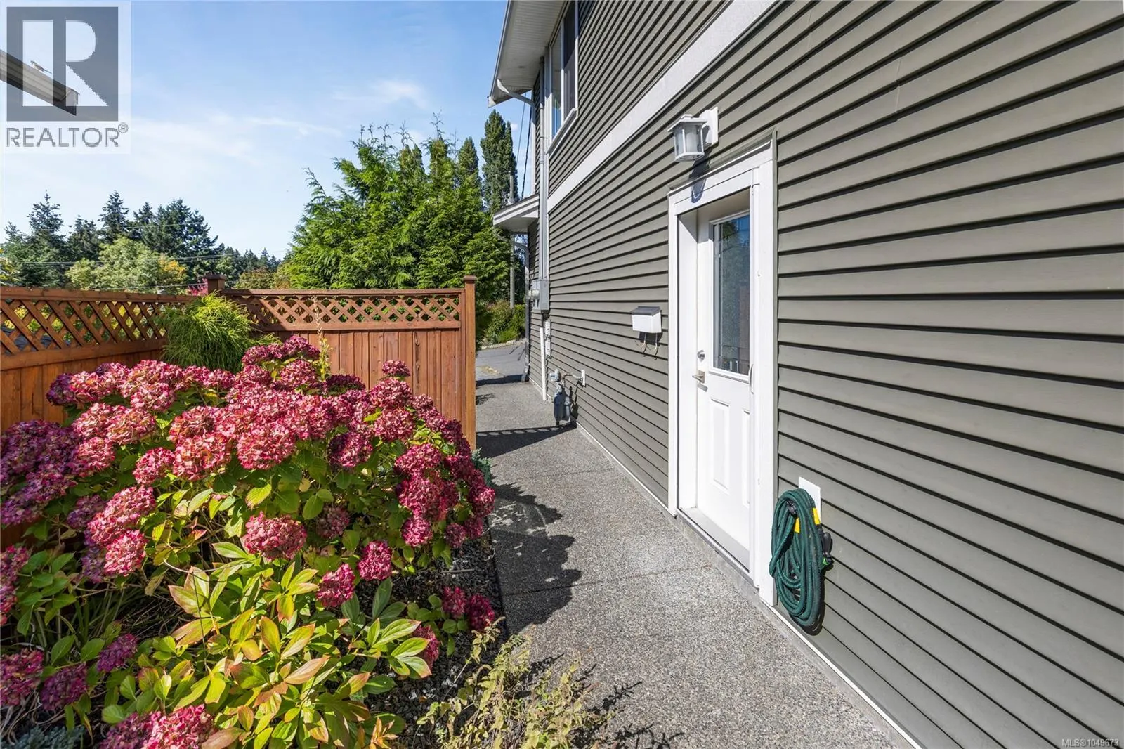 5702 Amsterdam Cres