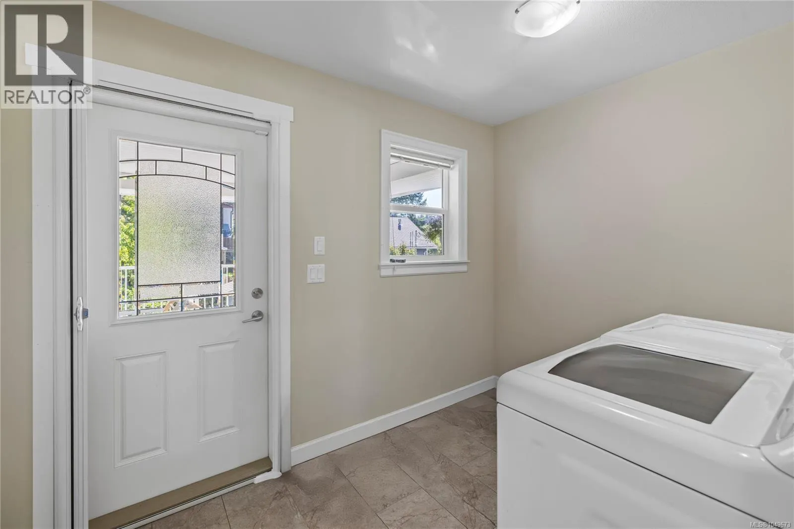 5702 Amsterdam Cres