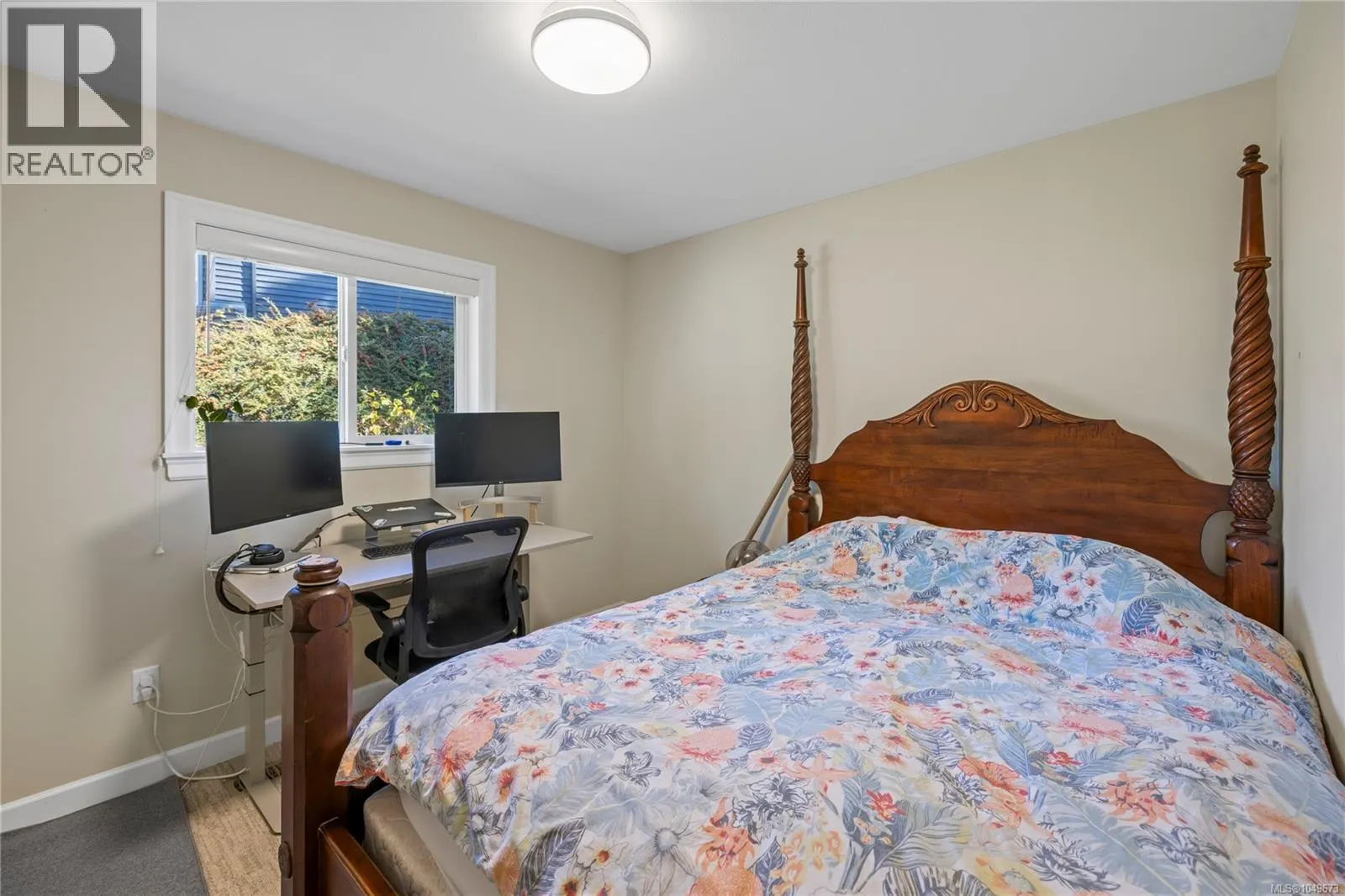 5702 Amsterdam Cres