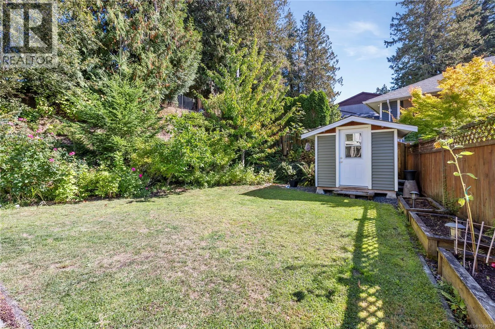 5702 Amsterdam Cres