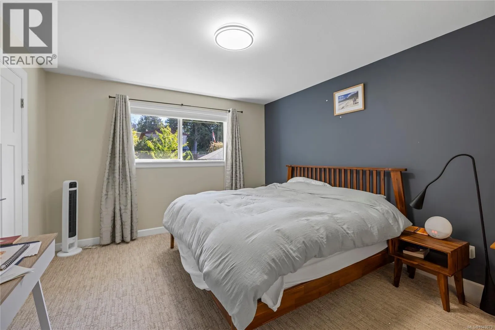 5702 Amsterdam Cres