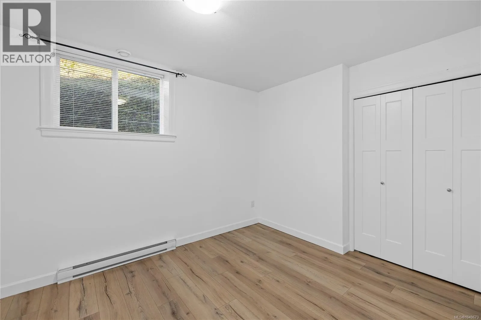 5702 Amsterdam Cres