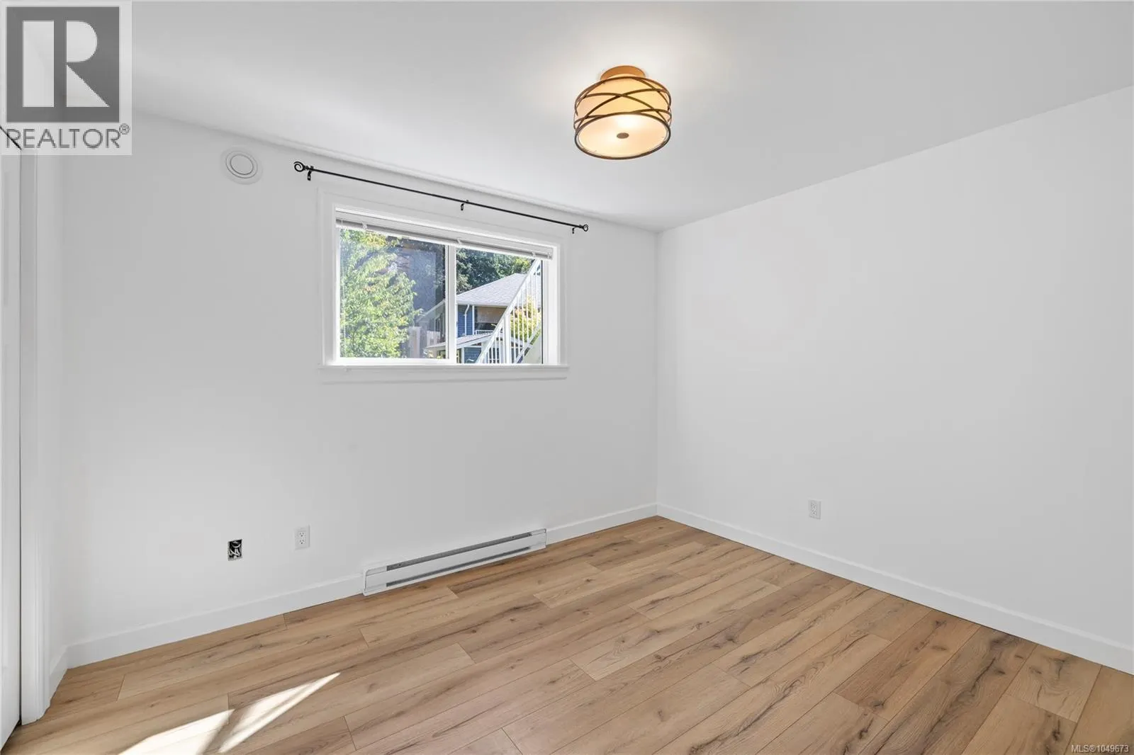 5702 Amsterdam Cres