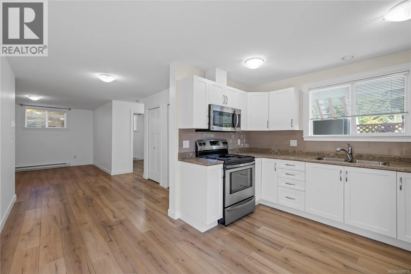 5702 Amsterdam Cres