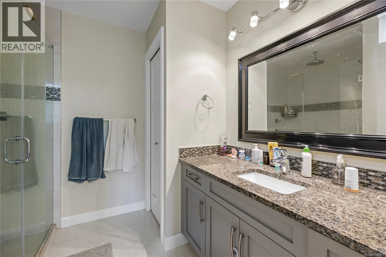 5702 Amsterdam Cres