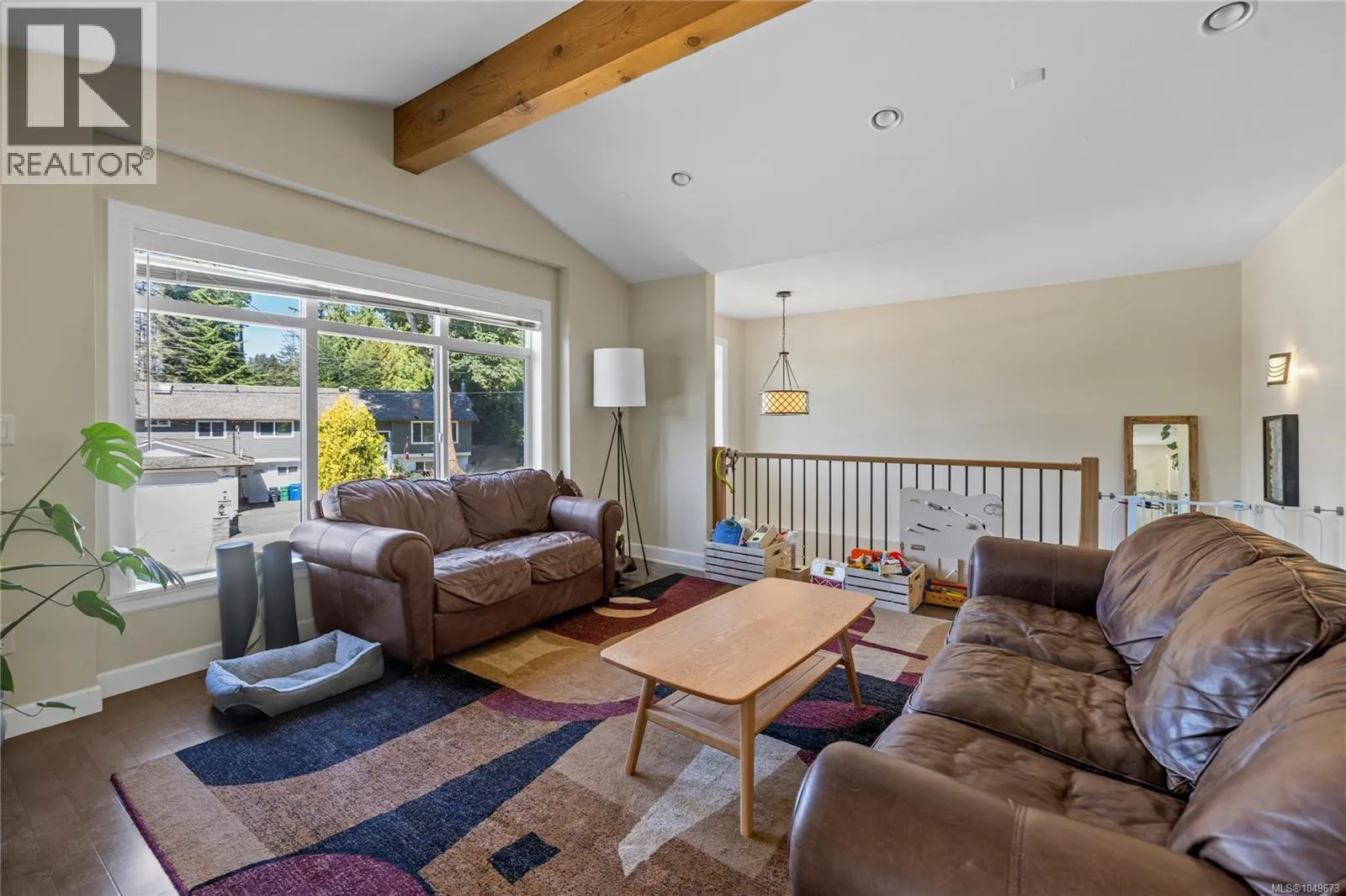 5702 Amsterdam Cres
