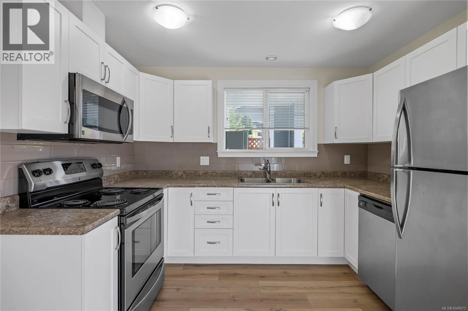 5702 Amsterdam Cres