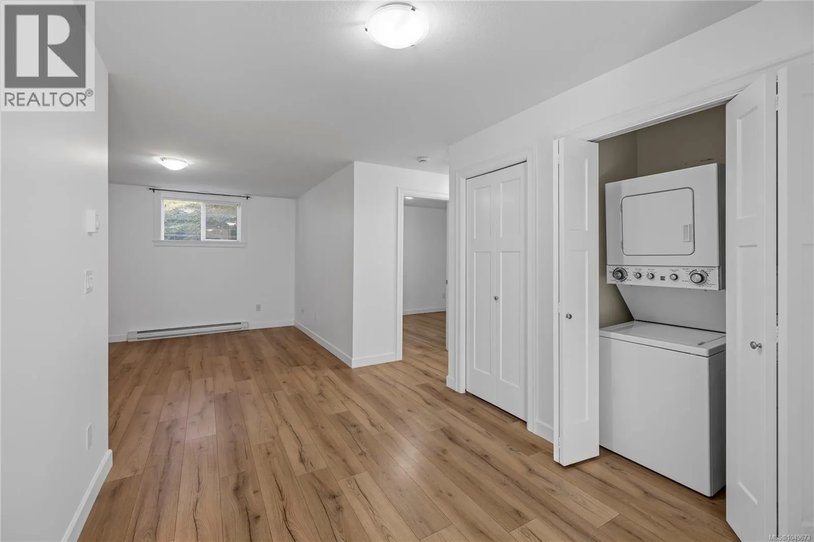 5702 Amsterdam Cres