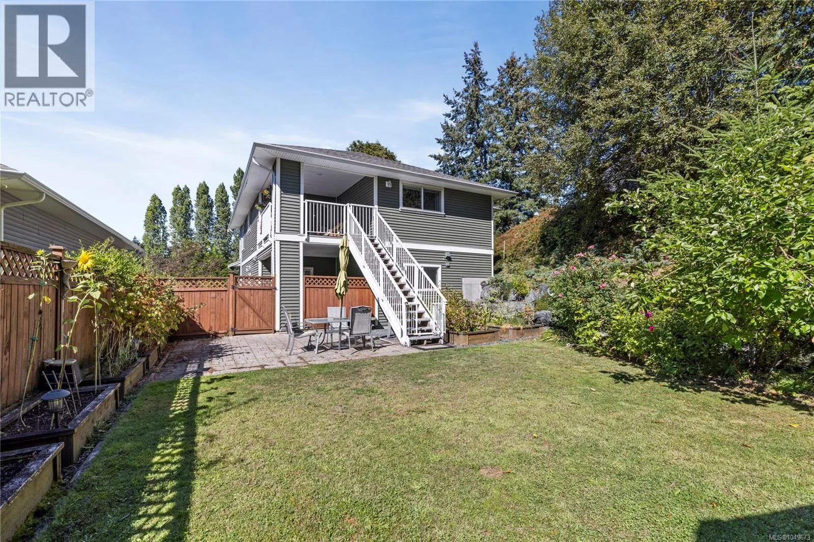 5702 Amsterdam Cres