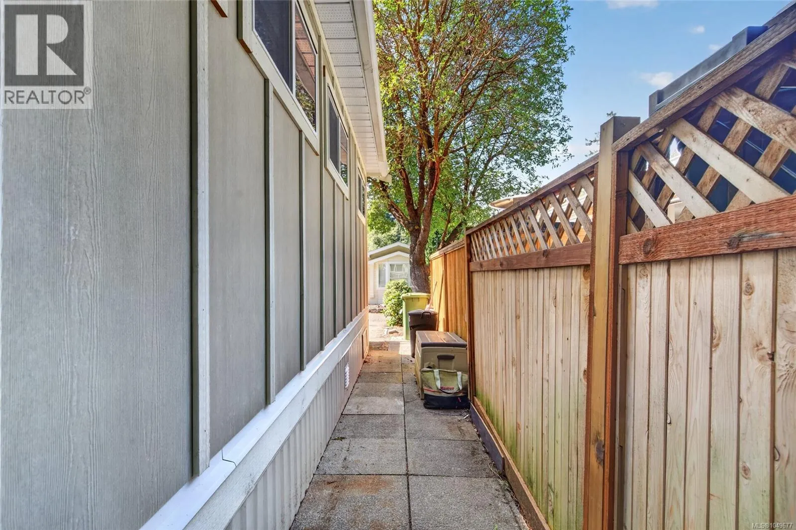 48 2587 SELWYN Rd