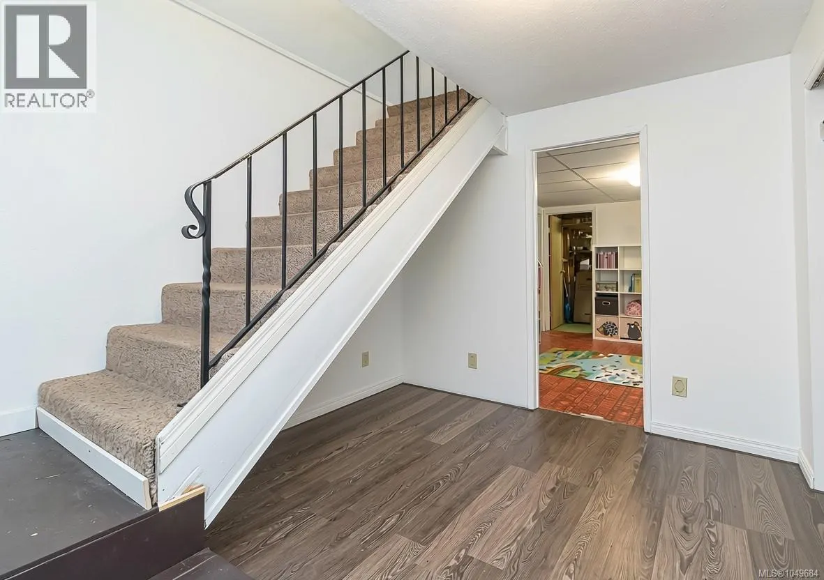 3330 Ravenwood Rd