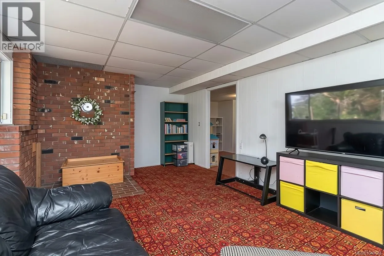 3330 Ravenwood Rd