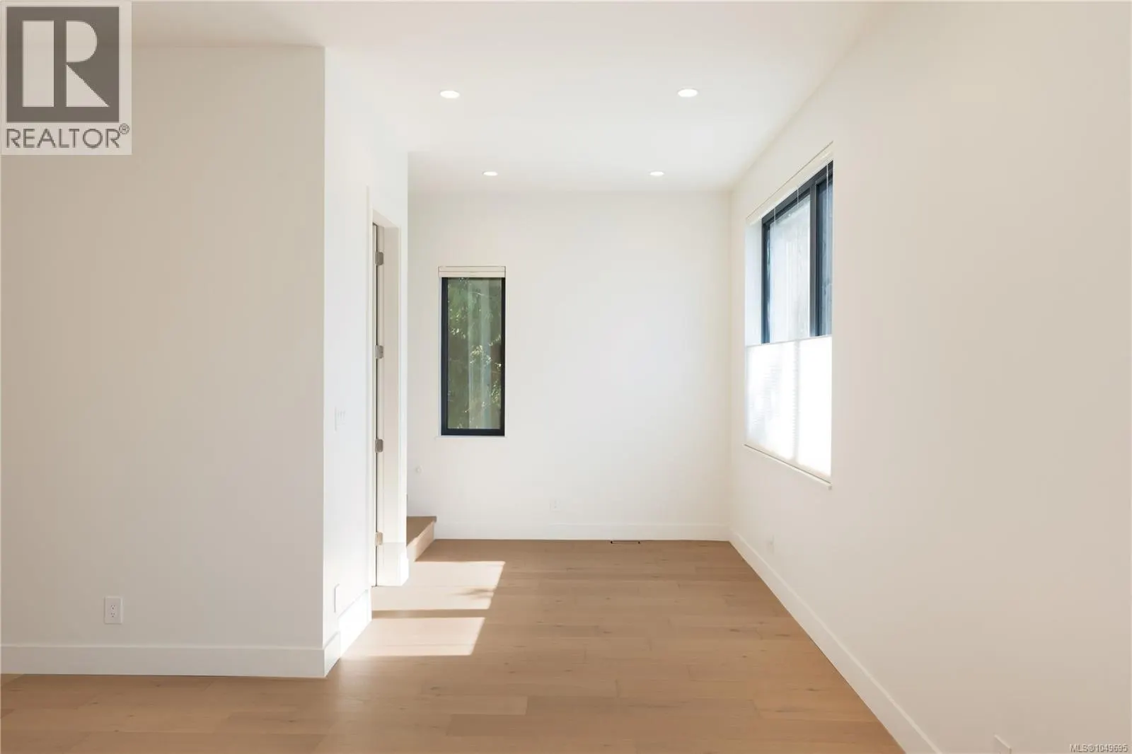 3 1118 Munro St