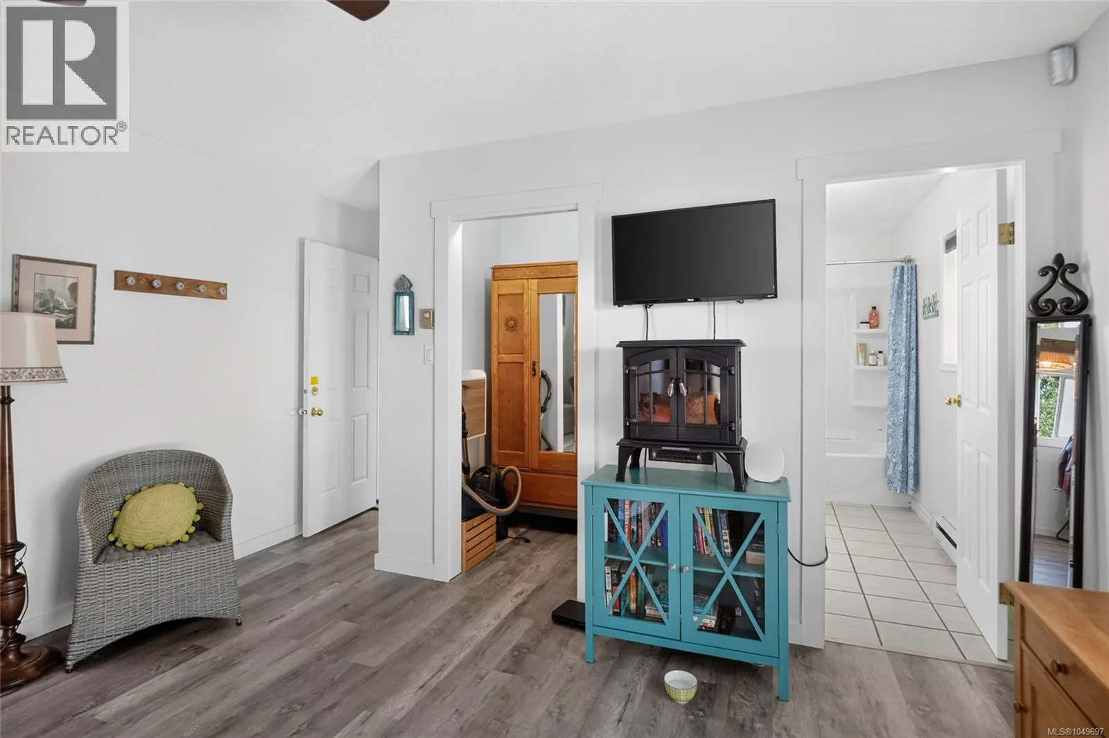 3560 Falcon Dr