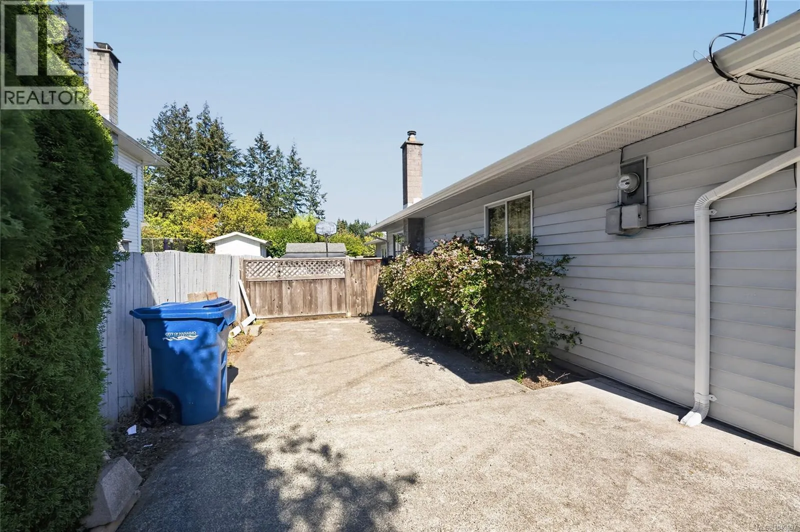 3560 Falcon Dr
