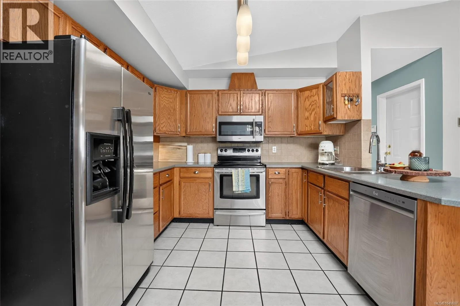 3560 Falcon Dr