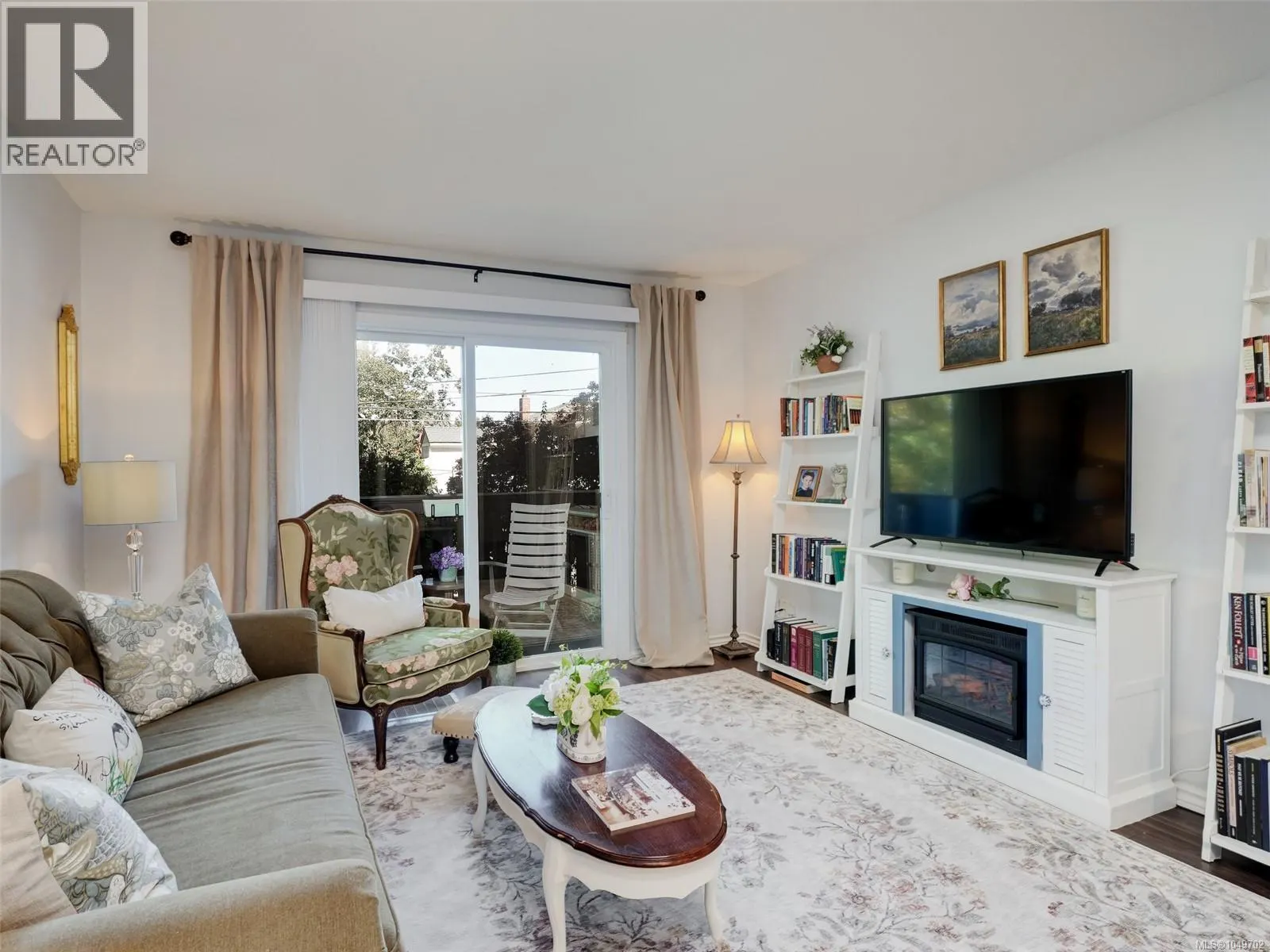 201 1215 Bay St