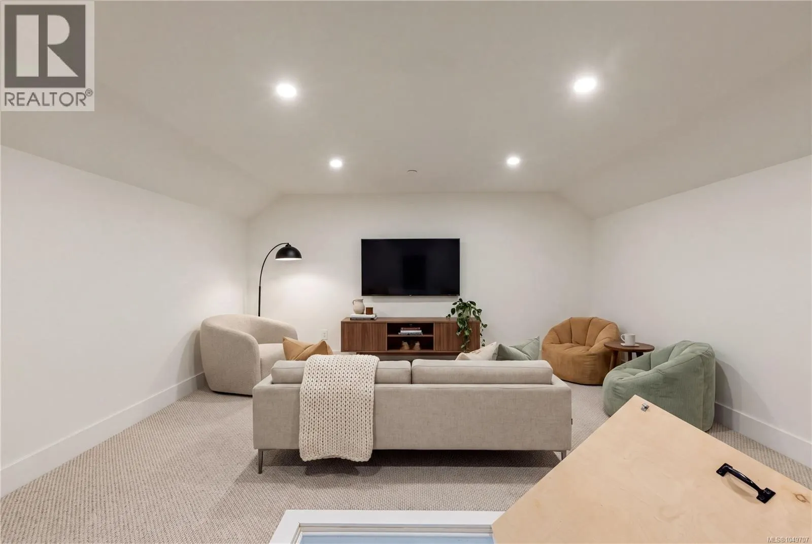 101 614 Atkins Ave