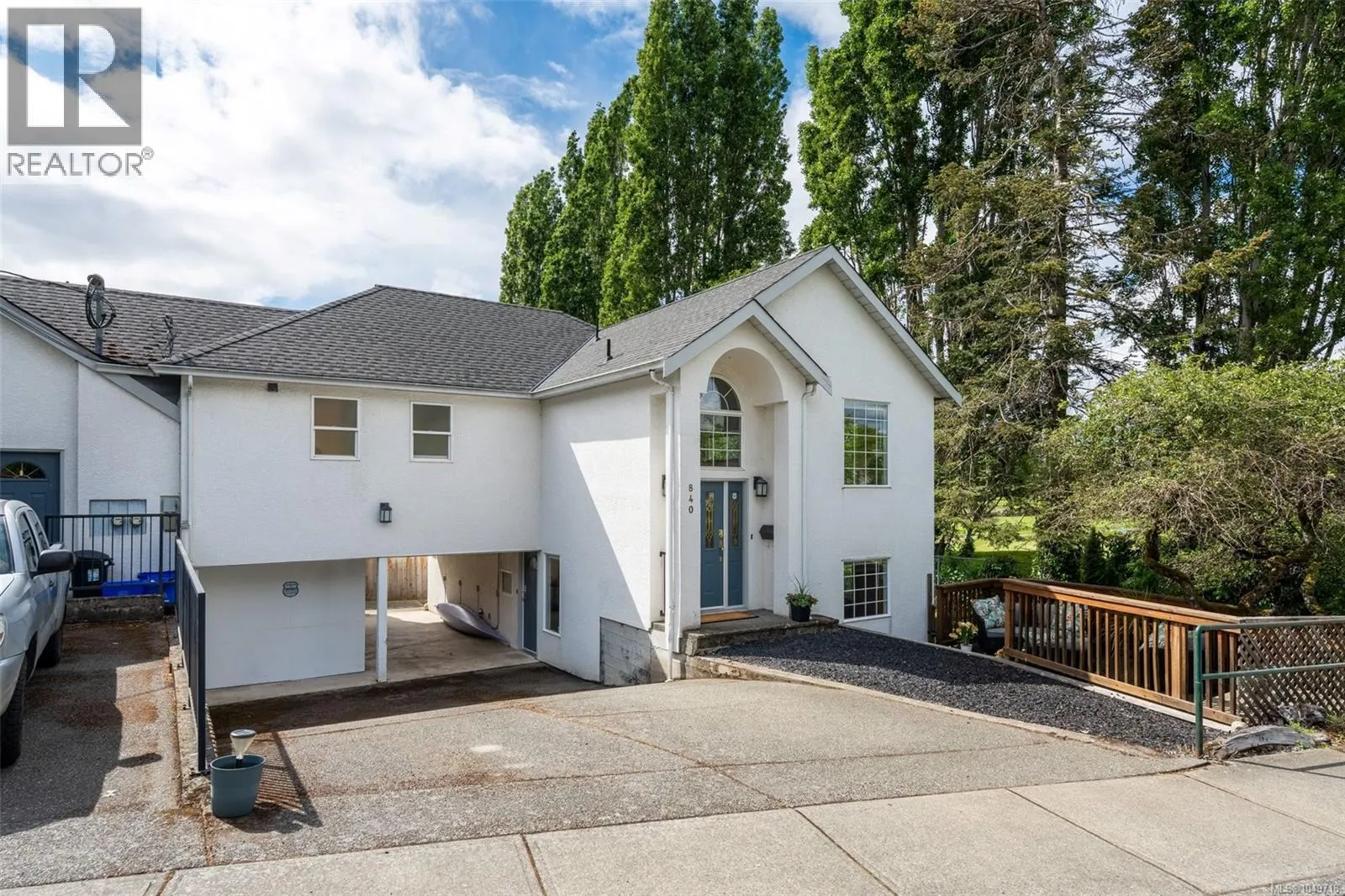 840 Tillicum Rd